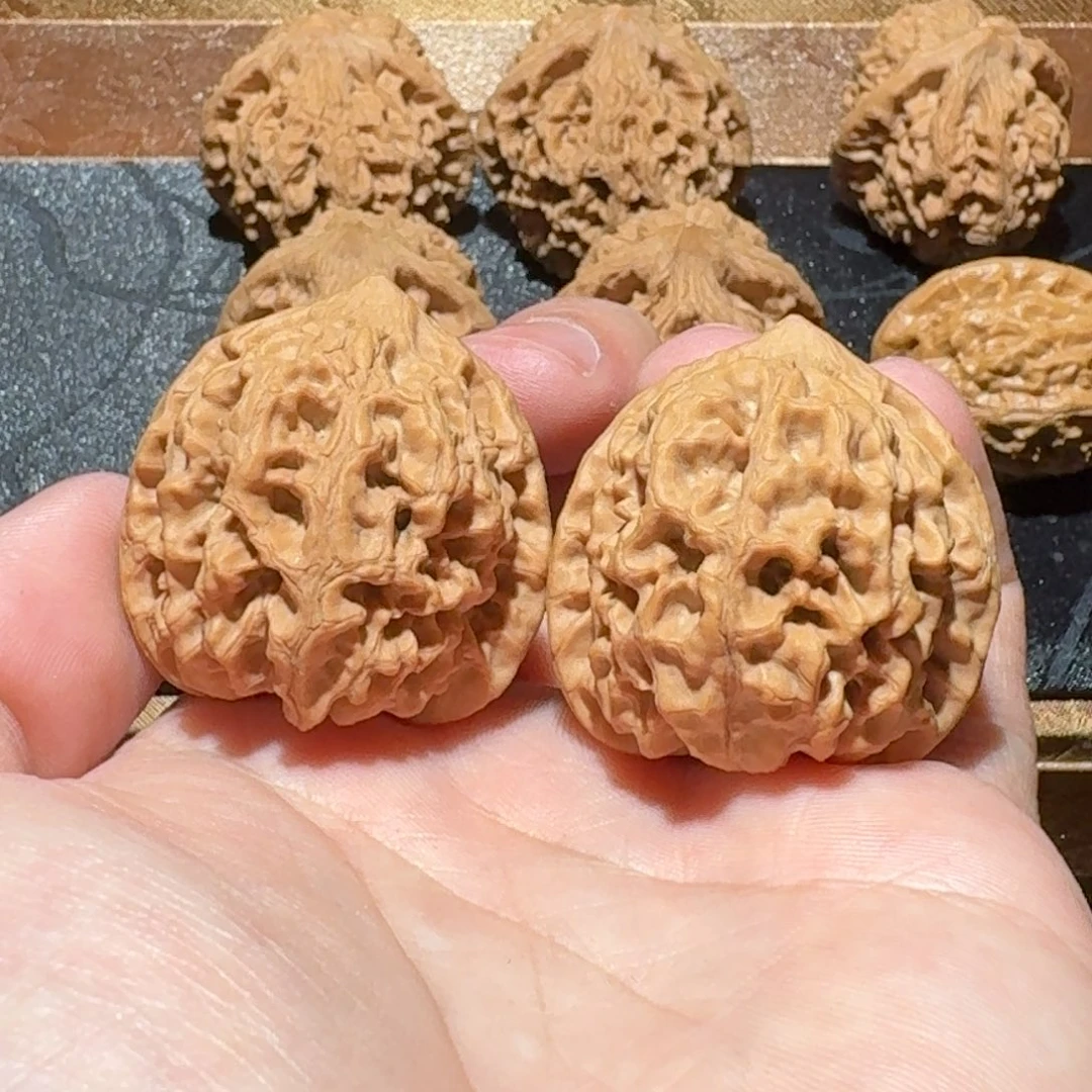 文玩核桃把件原树太行龙纹