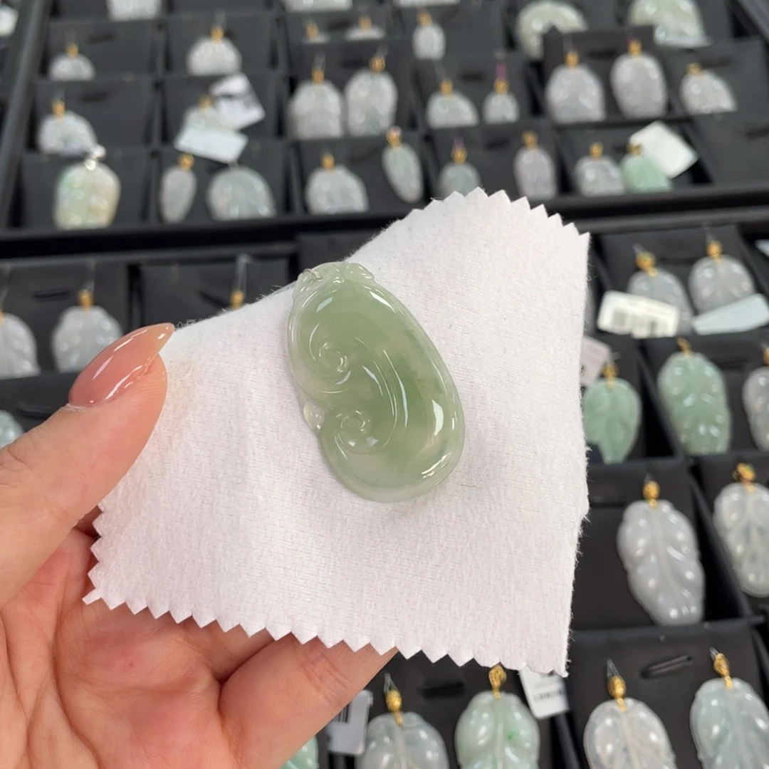 翡翠颈饰未镶嵌如意