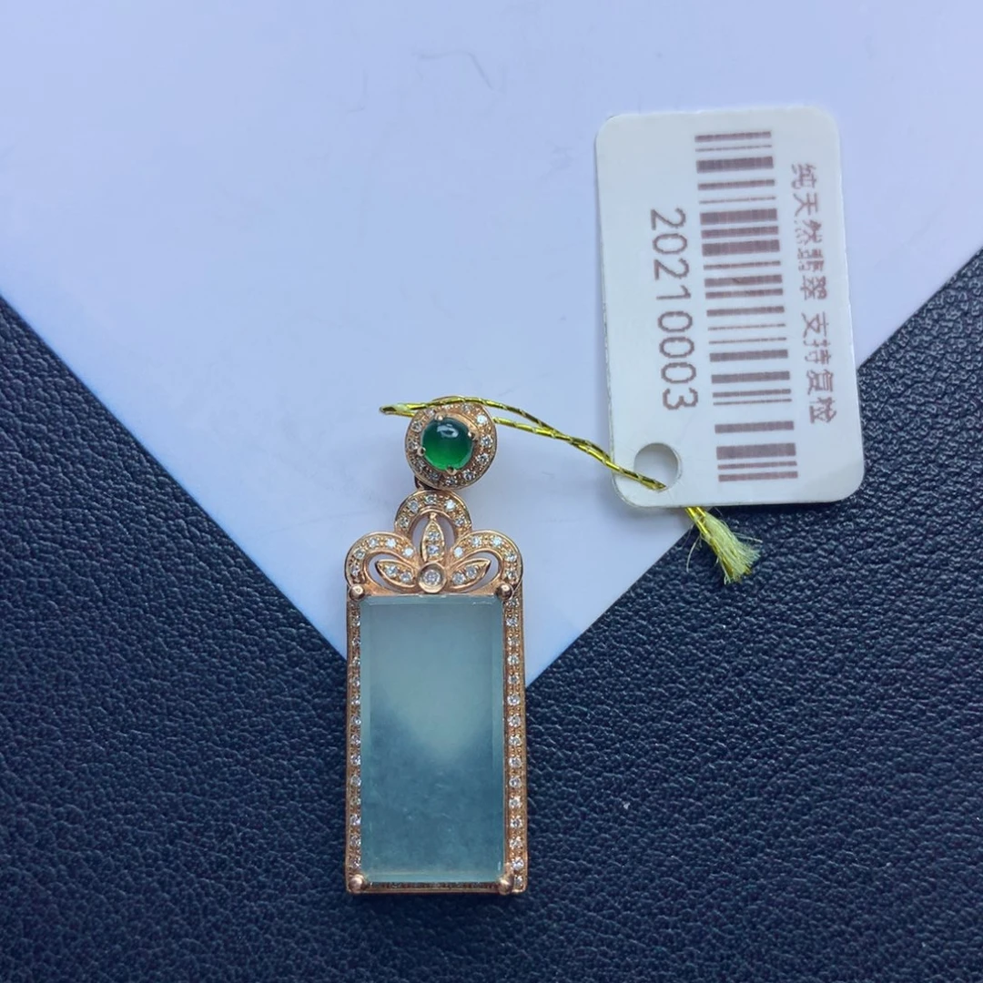 翡翠颈饰未镶嵌雪**安无事牌