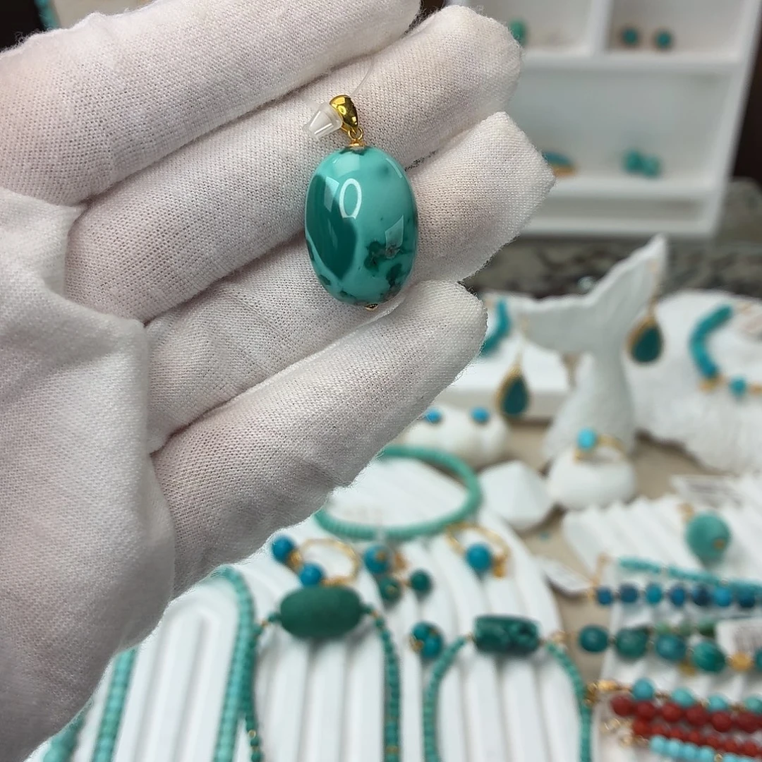 18K金镶嵌绿松石吊坠(不含链)