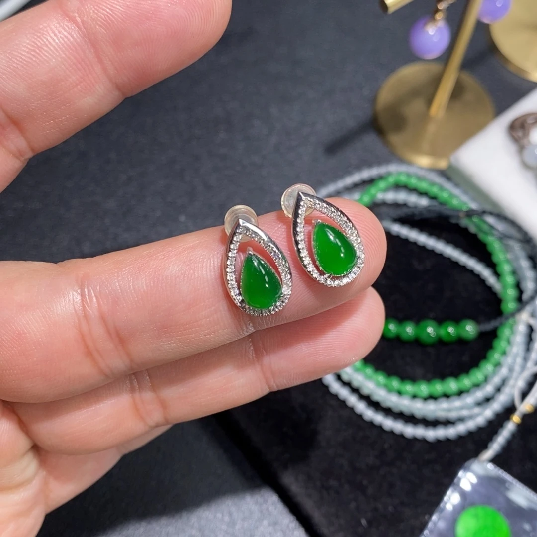 翡翠耳钉18K金镶嵌浓绿水滴耳钉