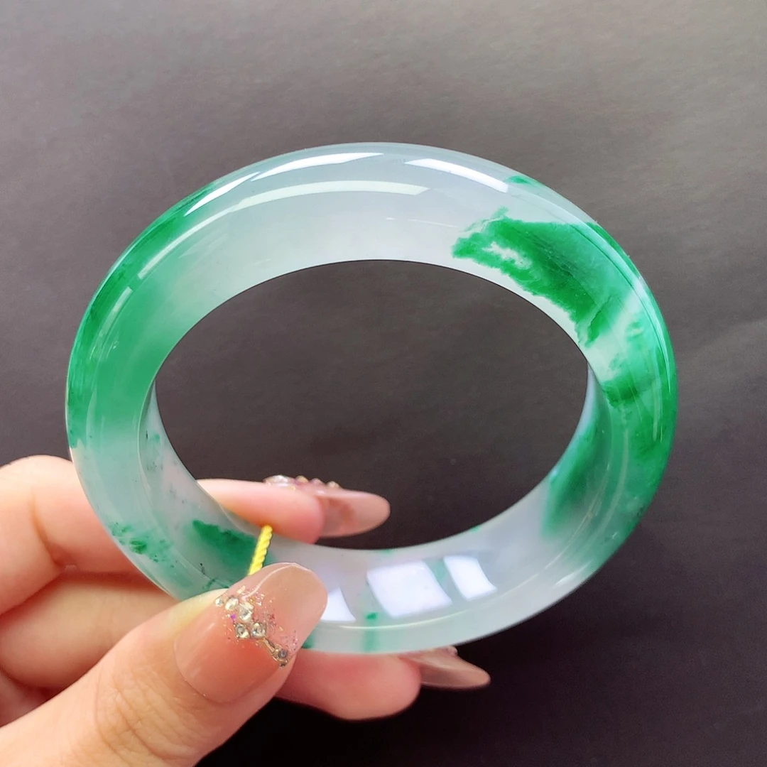 ****。石英质玉手镯未镶嵌