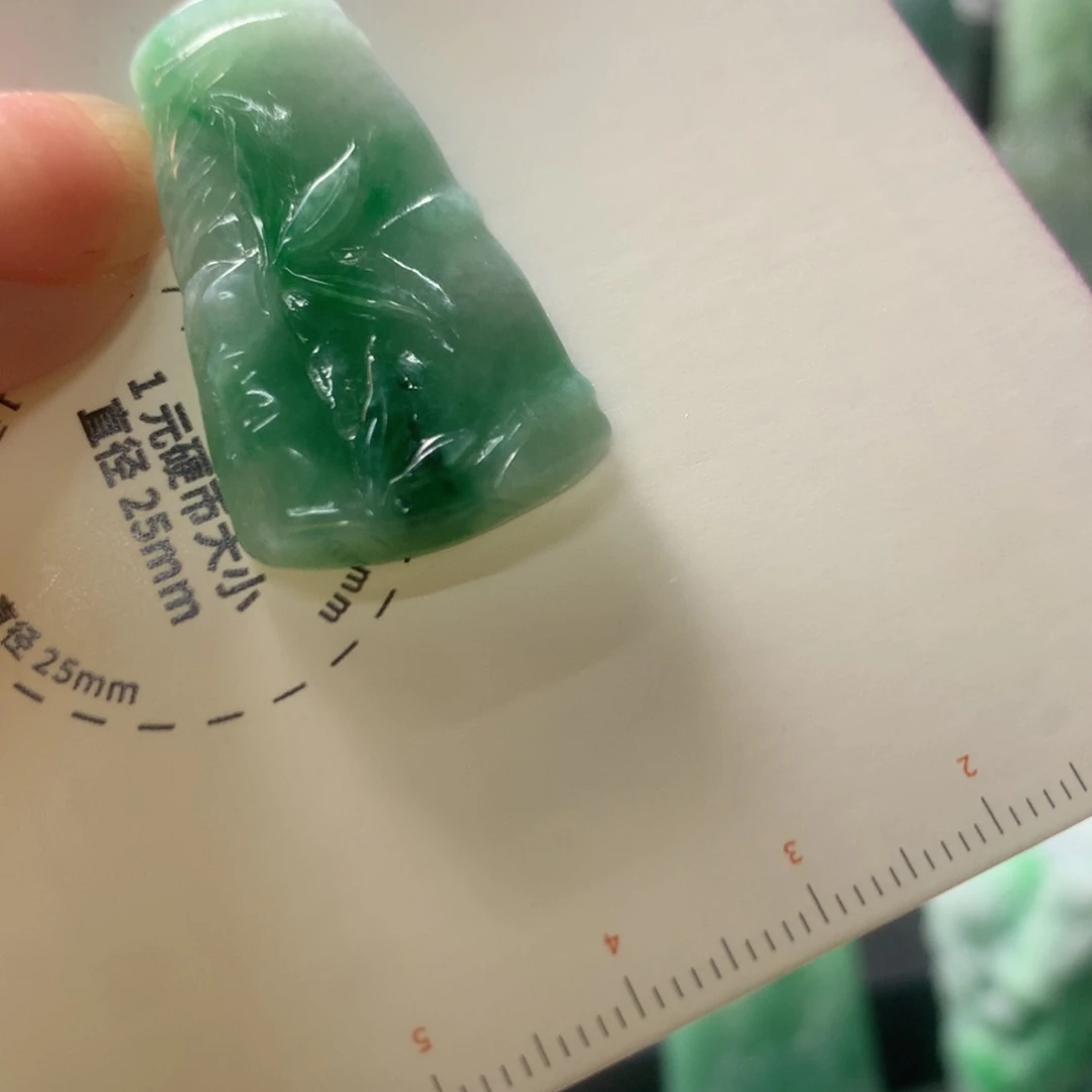 翡翠18K金镶嵌颈饰翡翠