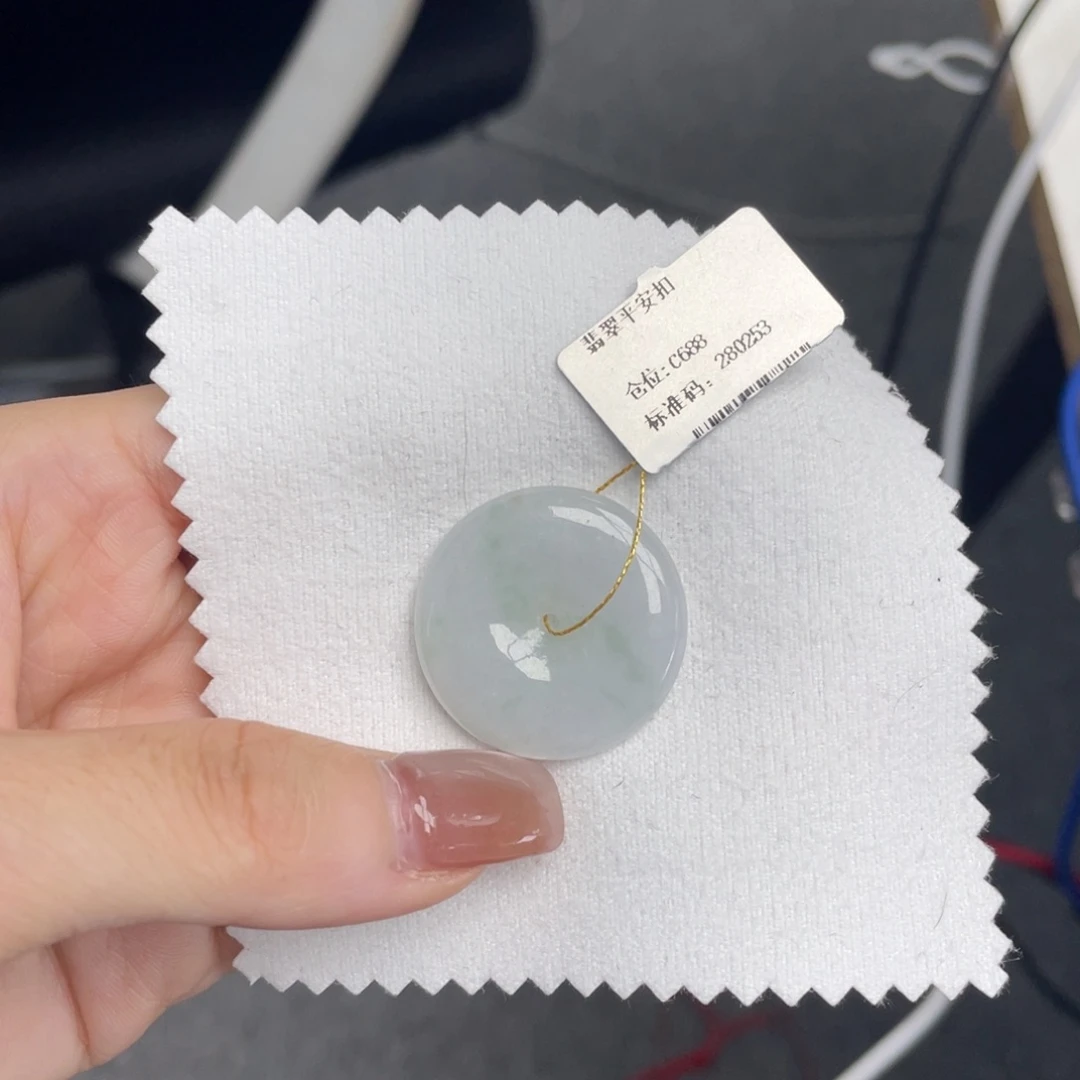 翡翠未镶嵌颈饰平安扣