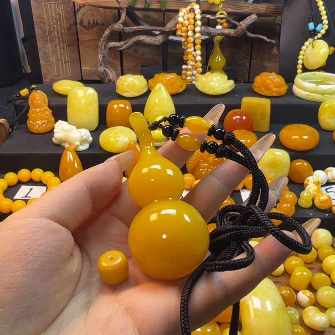 一***神鸡油黄中号葫芦一个老型单珠一颗