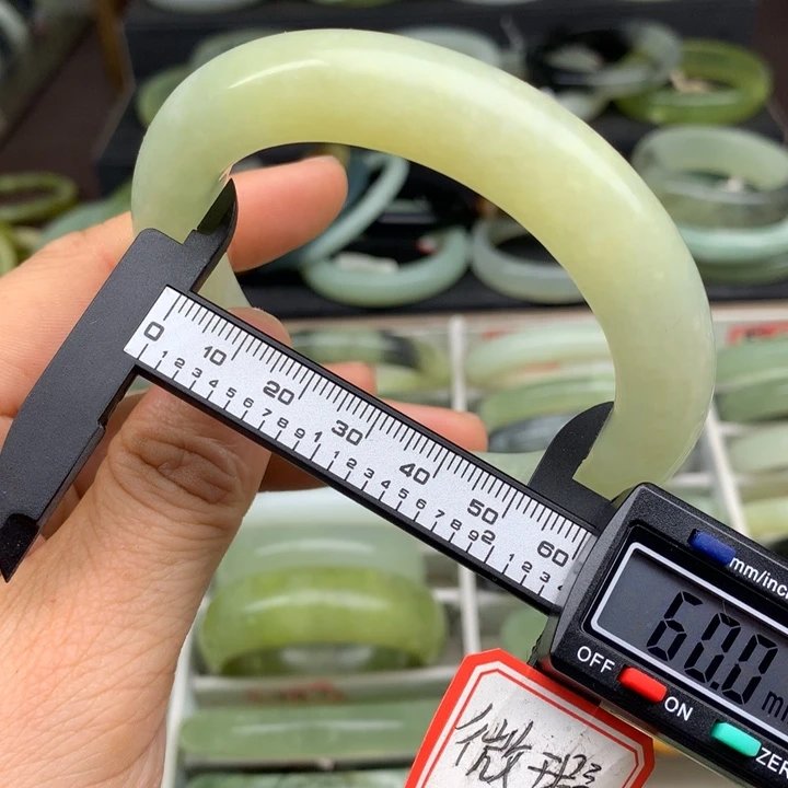 蛇纹石玉未镶嵌手镯503