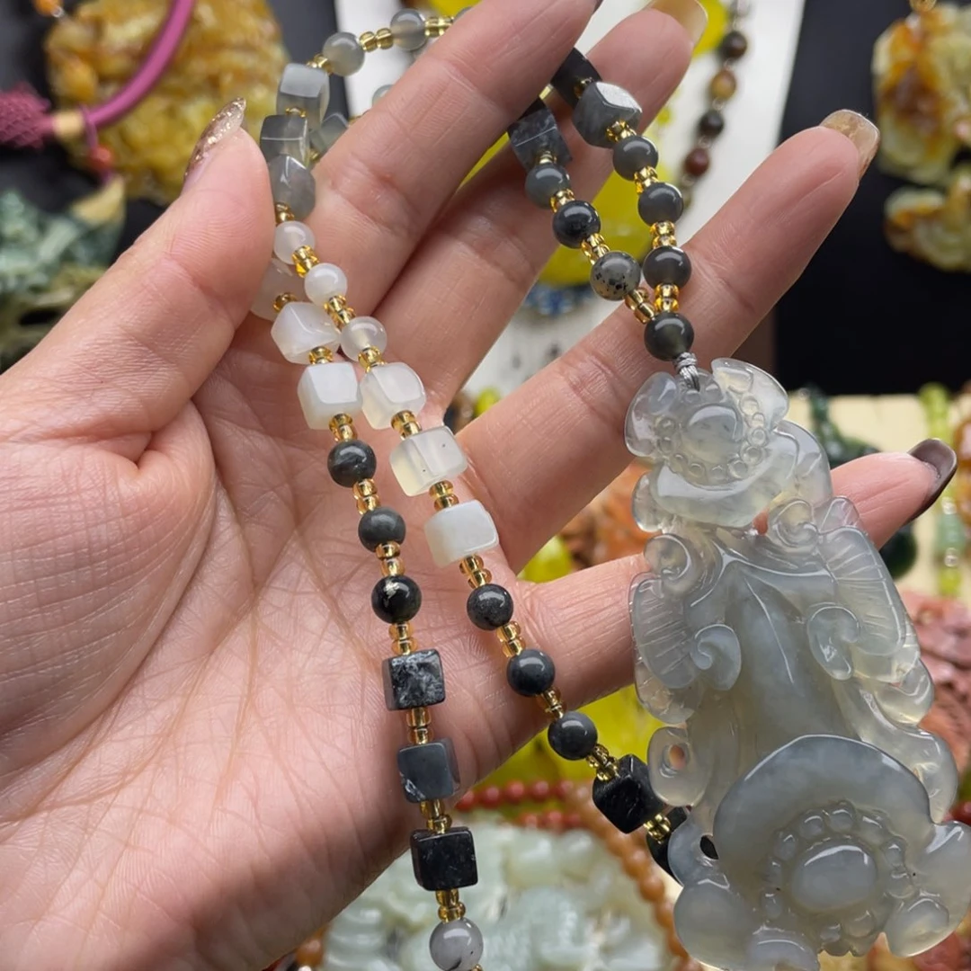 未镶嵌蛇纹石玉颈饰