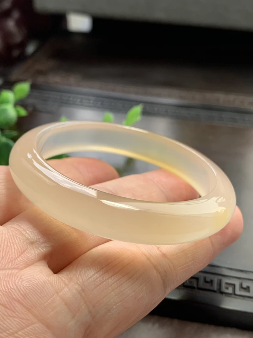 1188天然玛瑙手镯浅香槟色微金玛瑙正圈扁条女款玉镯子简约百搭