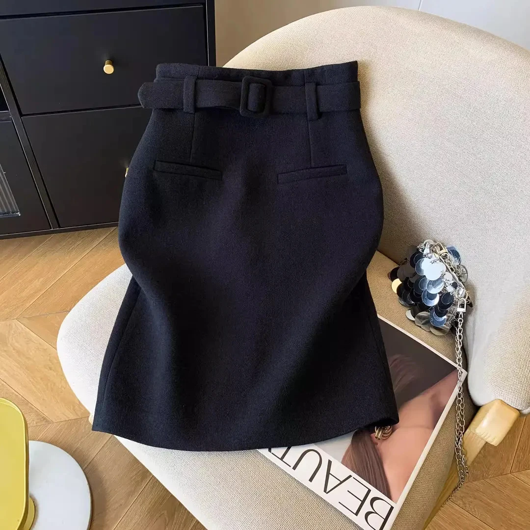 高级感毛呢包臀直筒半身裙女士2025新秋冬高端精致气质小个子半裙