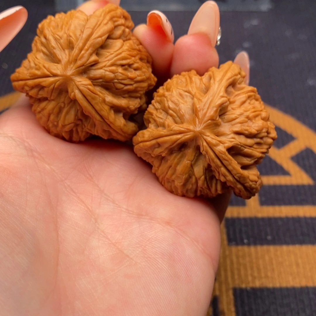 冰***牛文玩核桃吊坠白狮子