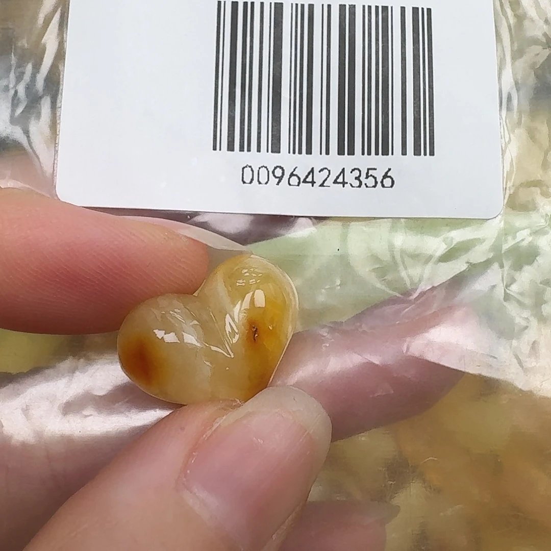 未镶嵌琥珀珠宝奇石