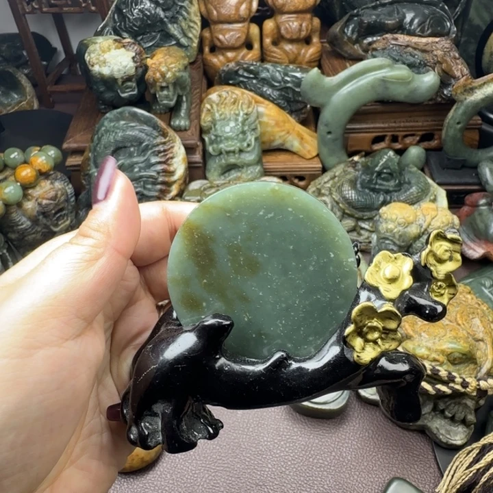 透闪石质玉未镶嵌珠宝奇石