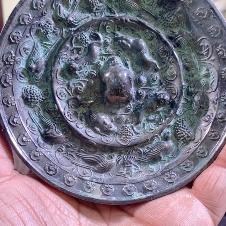 鹿***0海兽铜镜在我国也颇少