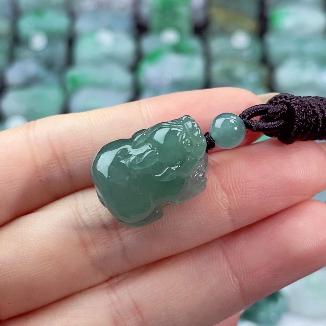 颈饰未镶嵌翡翠天然