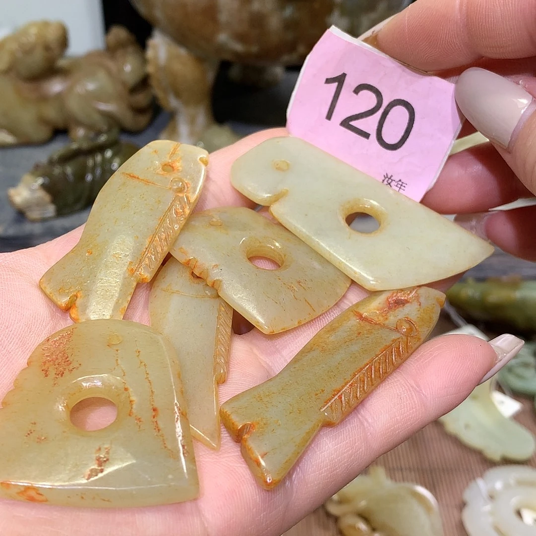 颈饰未镶嵌和田玉武****堂