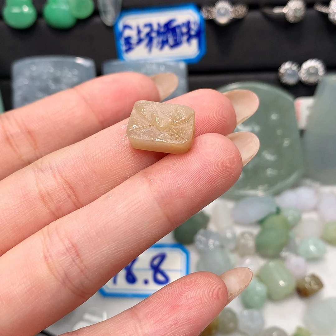 翡翠未镶嵌颈饰黄翡情书