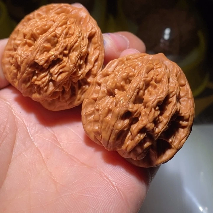 繁***界吊坠文玩核桃虫眼虎头
