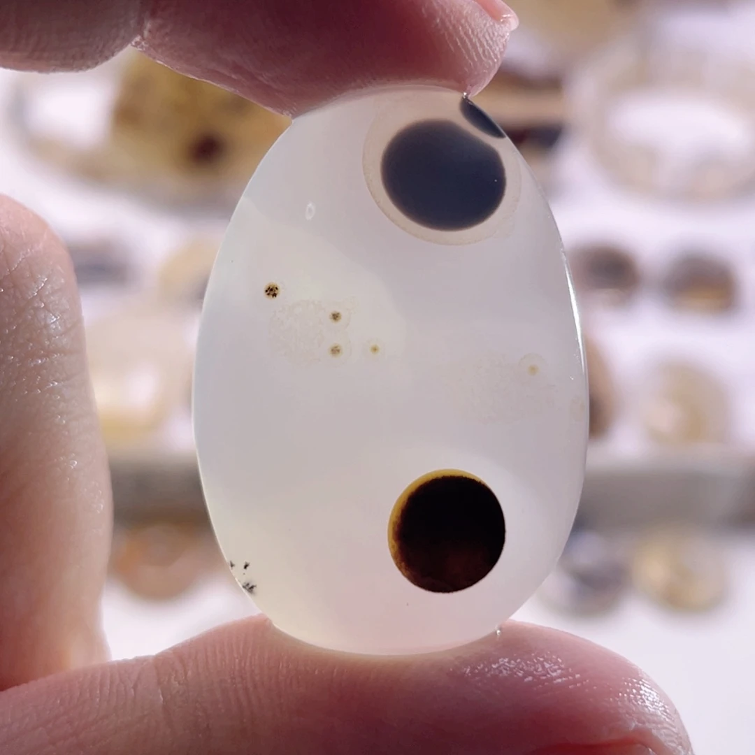 玛瑙/玉髓未镶嵌珠宝奇石