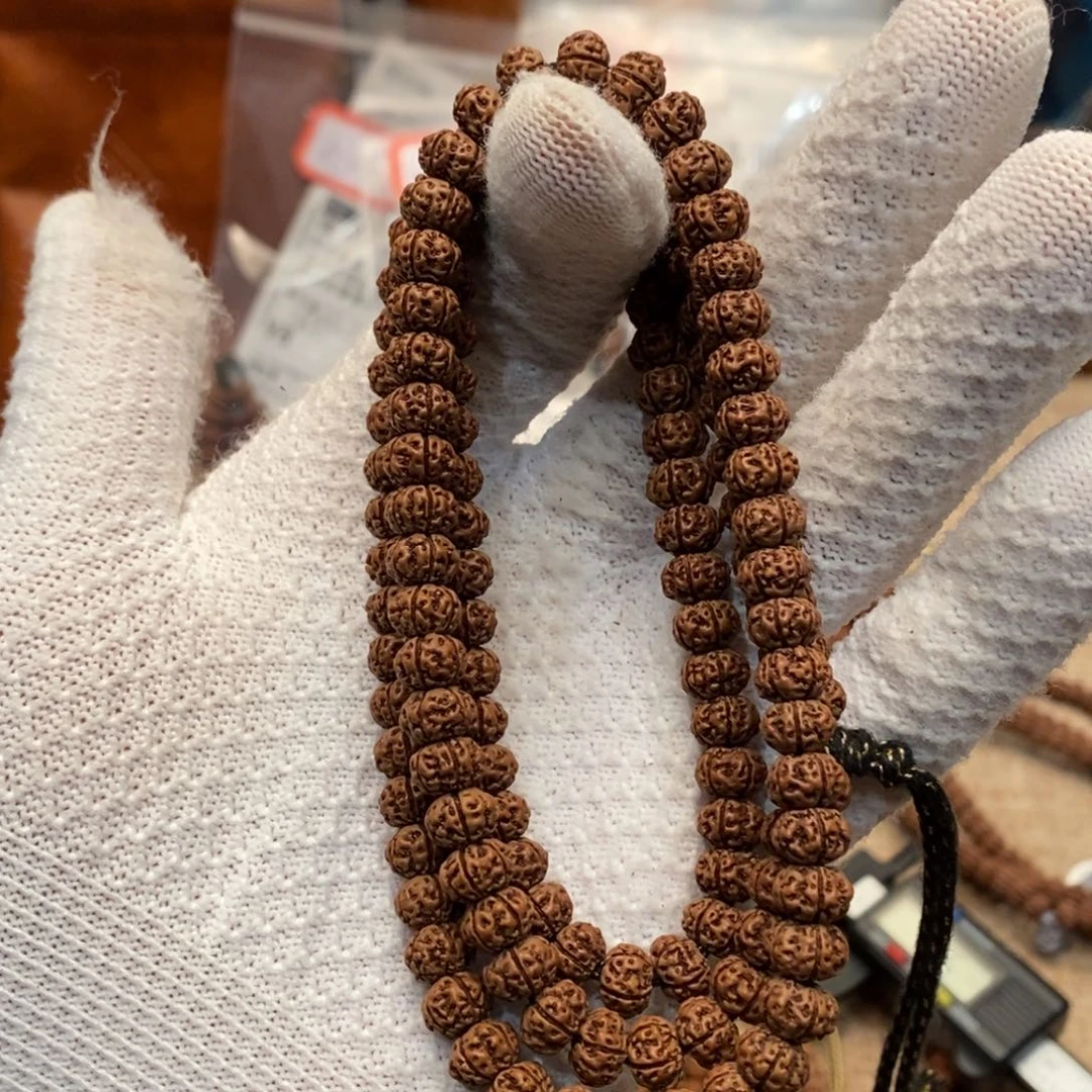 L***…金刚菩提吊坠凹底梅花