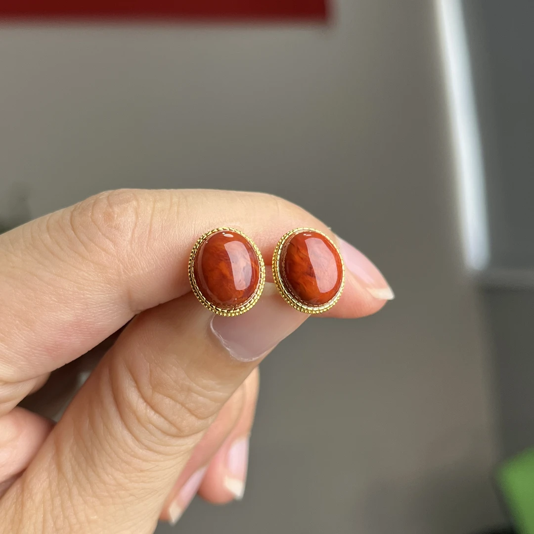 约9*11mm南红蛋面S925银耳钉