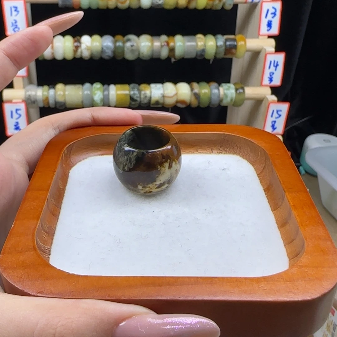 蛇纹石玉岫玉内径16.8未镶嵌迟***鬼