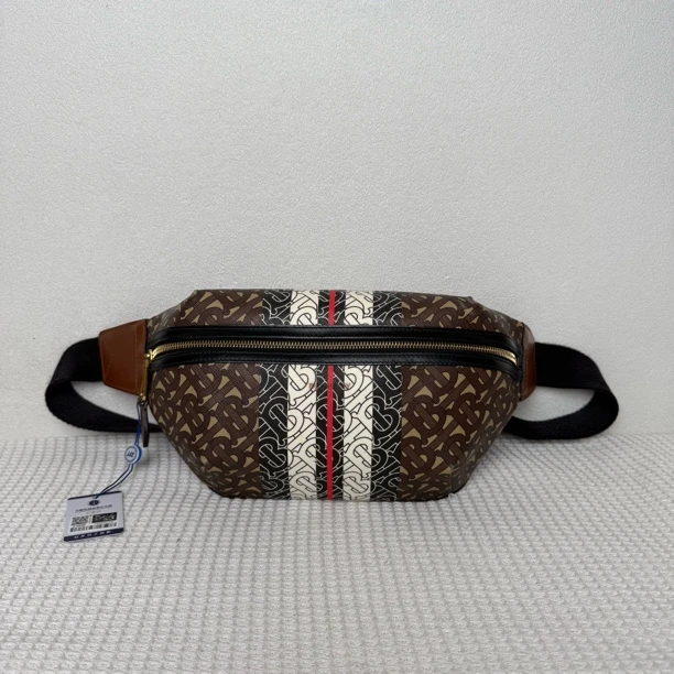95新 BURBERRY/博柏利 5779/男士经典休闲棕色满印胸腰包