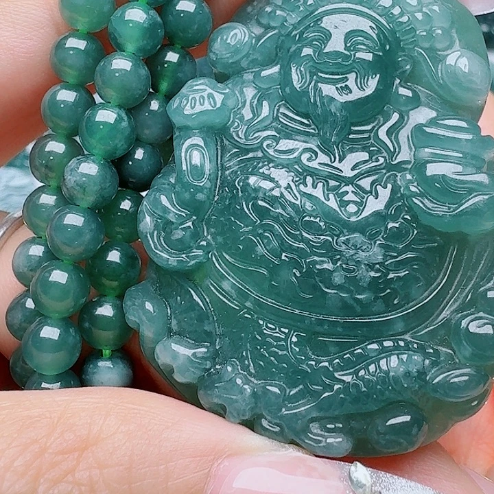 翡翠未镶嵌颈饰多样性发其一