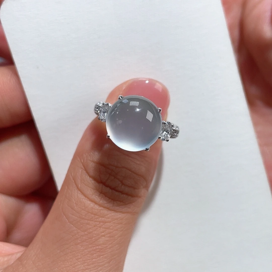 翡翠颈饰18K金镶嵌翡翠蛋面戒指