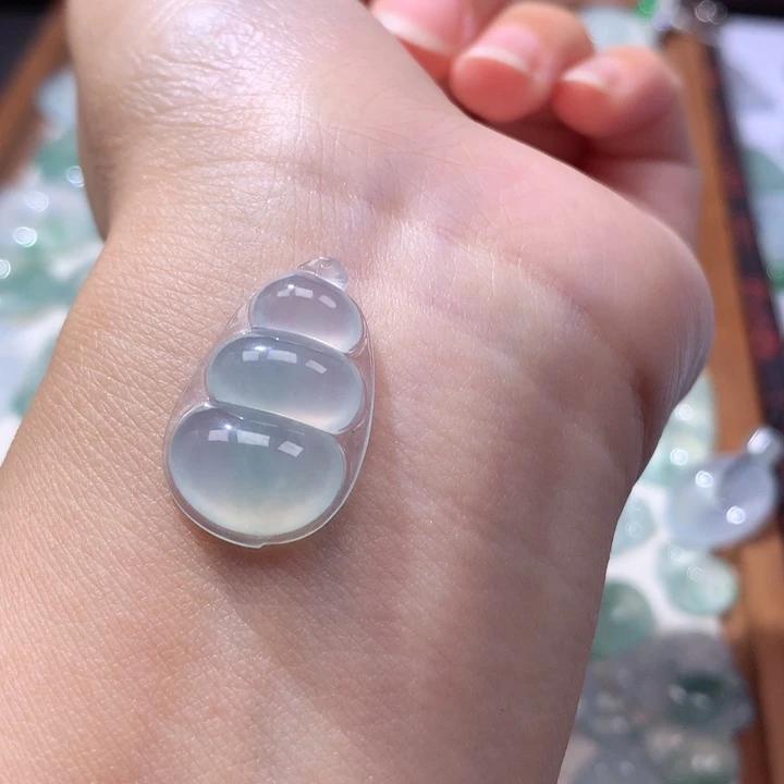 颈饰未镶嵌翡翠冰种福豆
