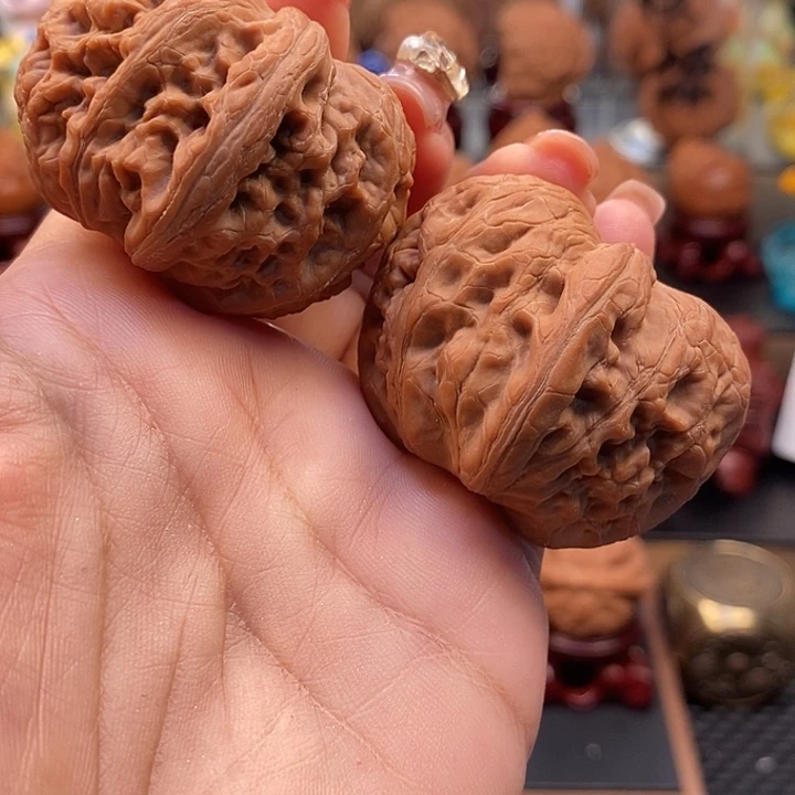自***王文玩核桃吊坠核桃