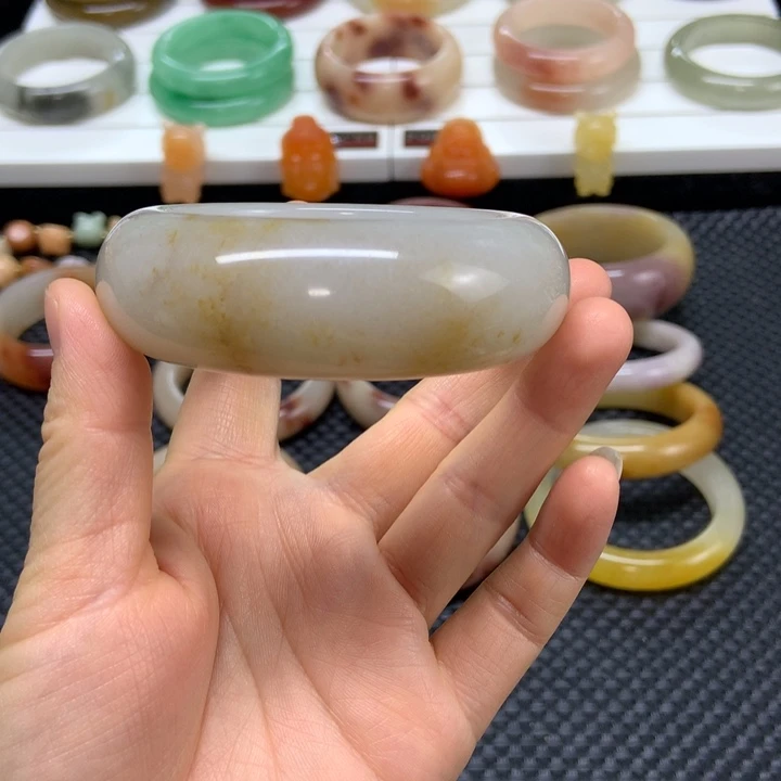 石英质玉未镶嵌手镯
