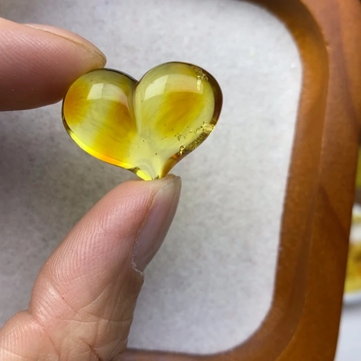 琥珀未镶嵌裸石微瑕冰片卡26.2