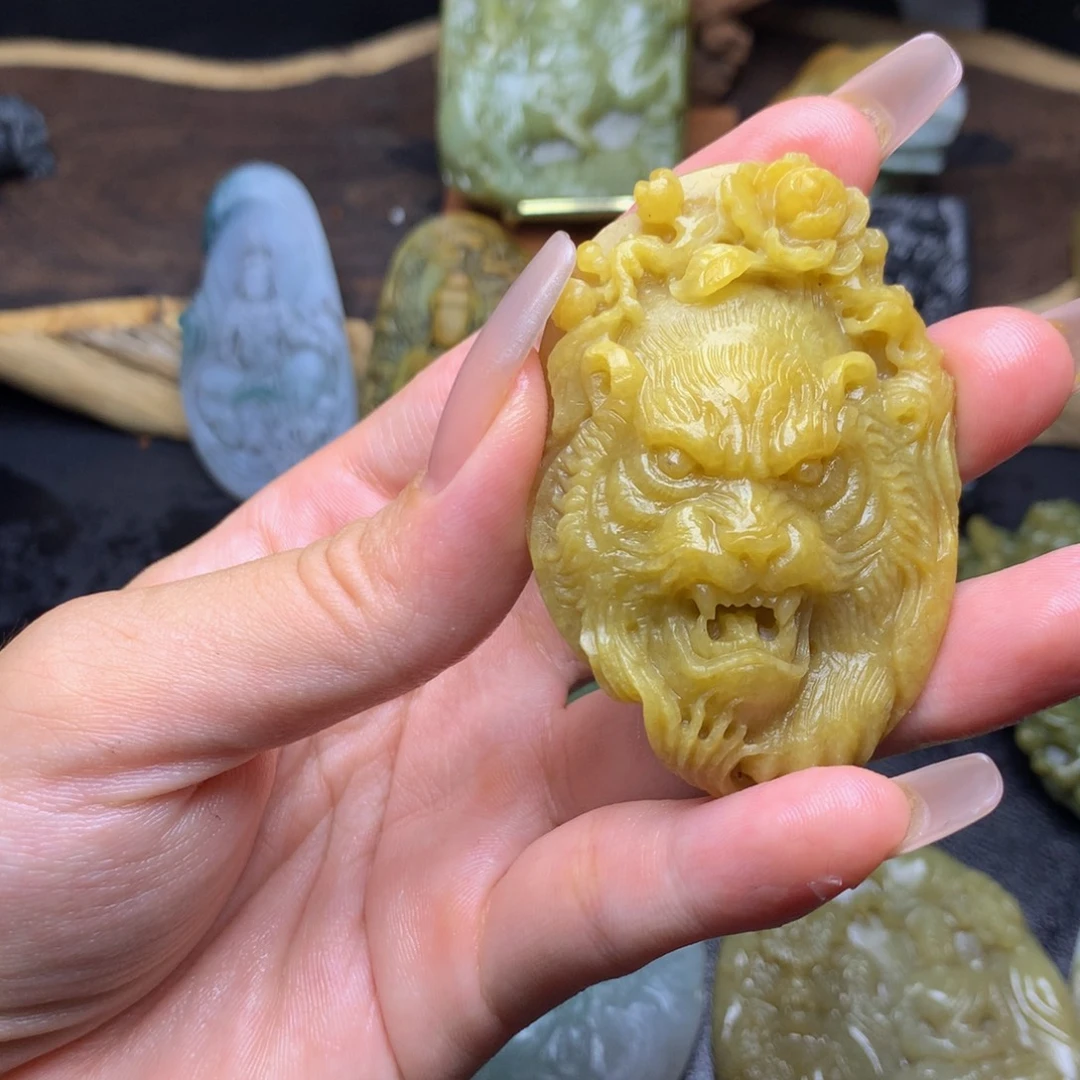 驰***场定制翡翠未镶嵌翡翠