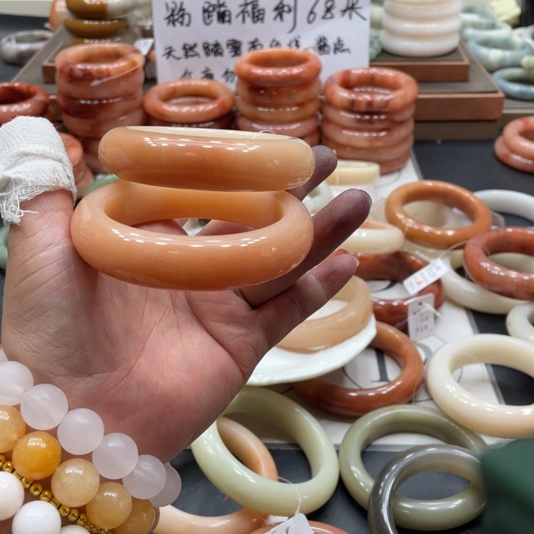 柚****石英质玉手镯未镶嵌