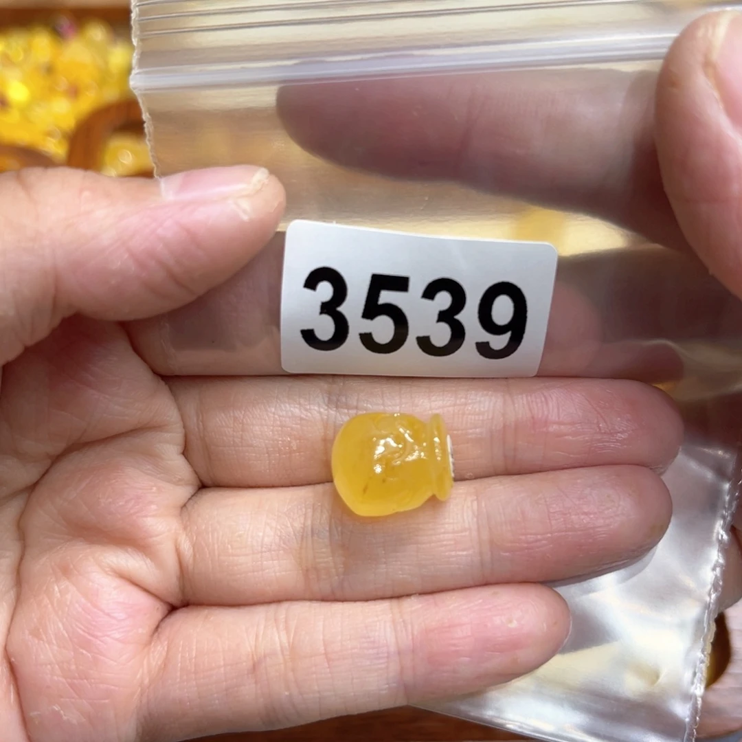 琥珀颈饰未镶嵌蜜蜡