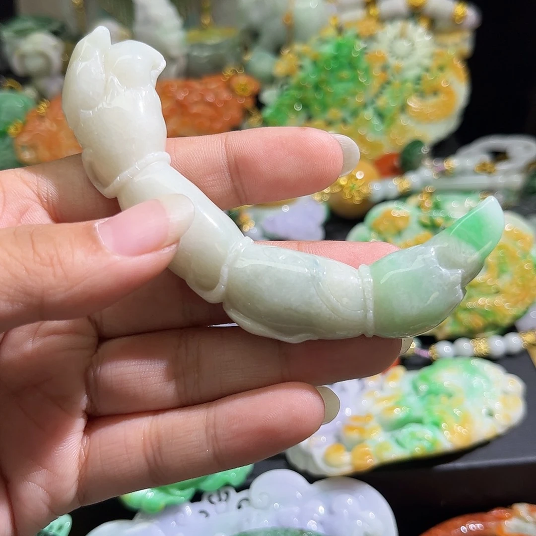 翡翠未镶嵌颈饰待编织