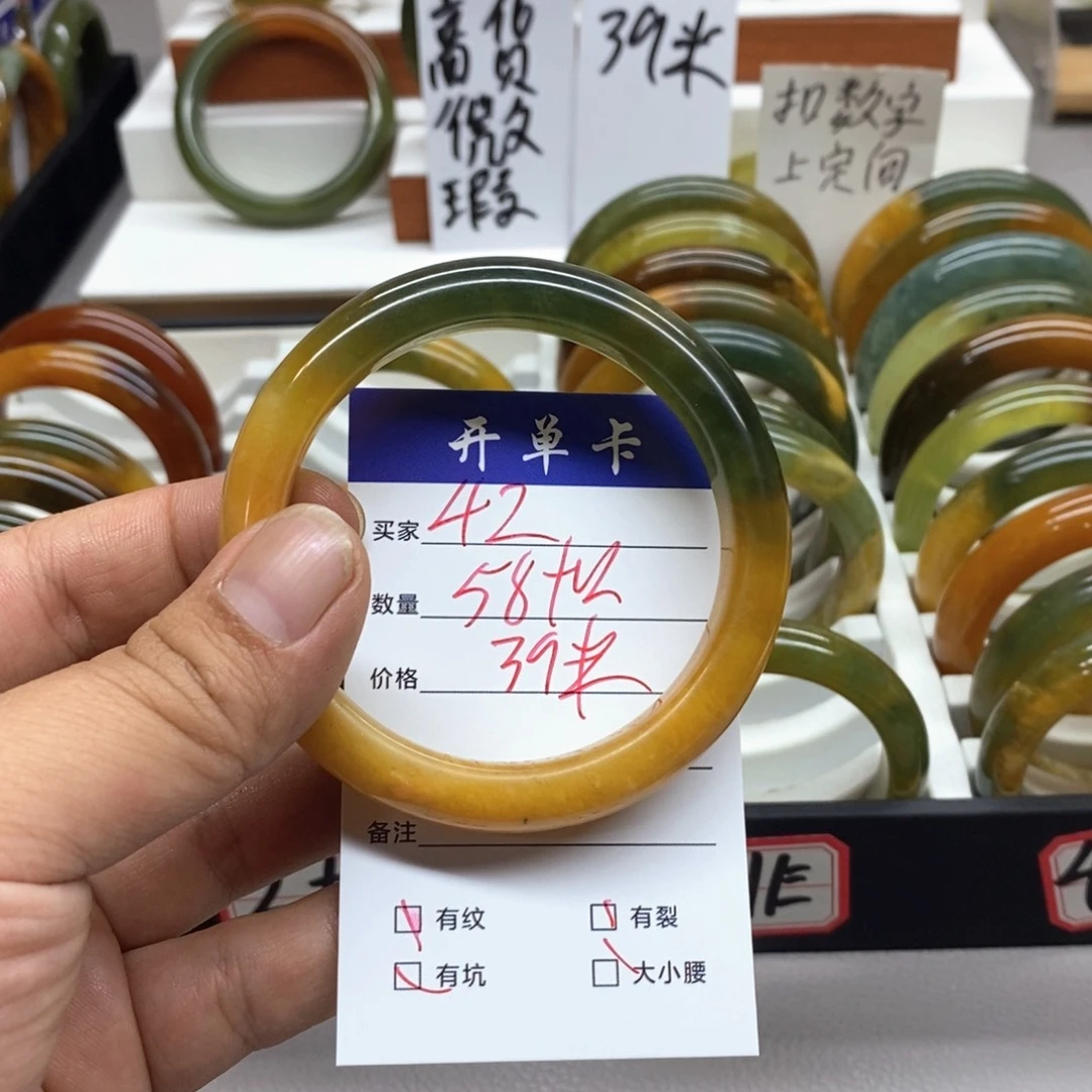 张***波蛇纹石玉未镶嵌手镯