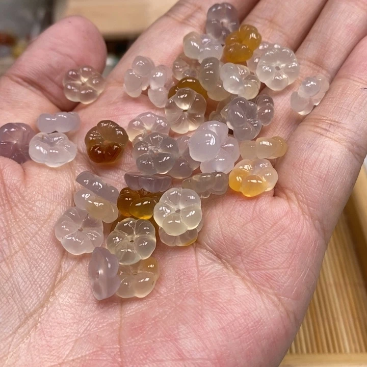 未镶嵌颈饰玛瑙/玉髓3个小花