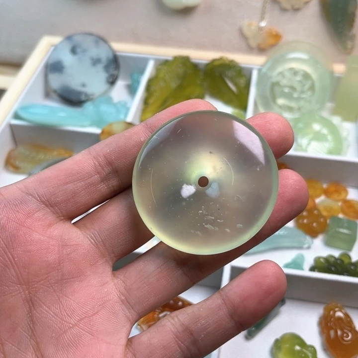 未镶嵌蛇纹石玉颈饰