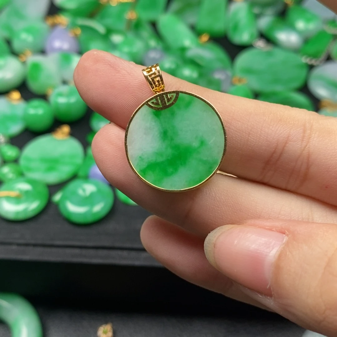 翡翠18K金镶嵌颈饰翡翠