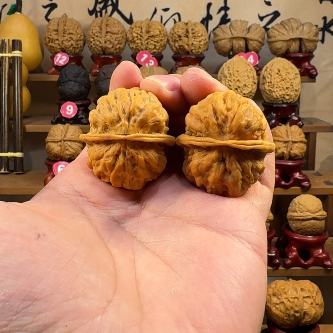 香***猪铁核桃把件疙瘩包舍利