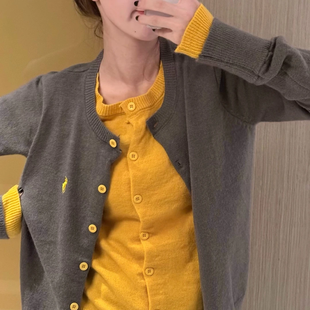 2025小马刺绣撞色拼接假两件圆领毛衣外套春秋软糯减龄针织