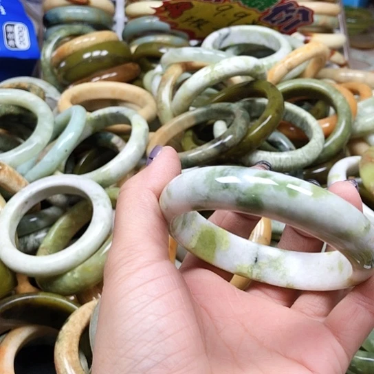 未镶嵌蛇纹石玉手镯樱*