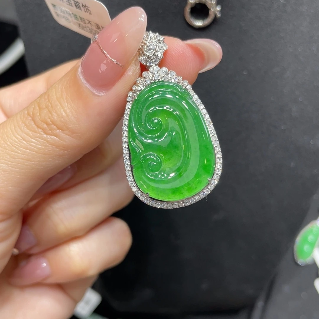 翡翠颈饰18K金镶嵌天然缅甸翡翠a货