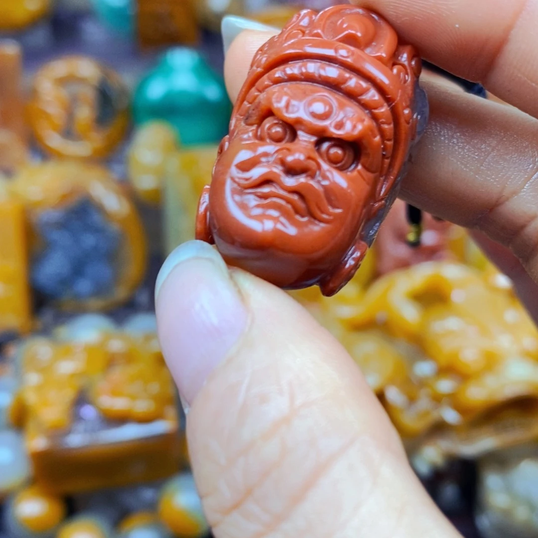 未镶嵌石英质玉（黄龙玉）颈饰