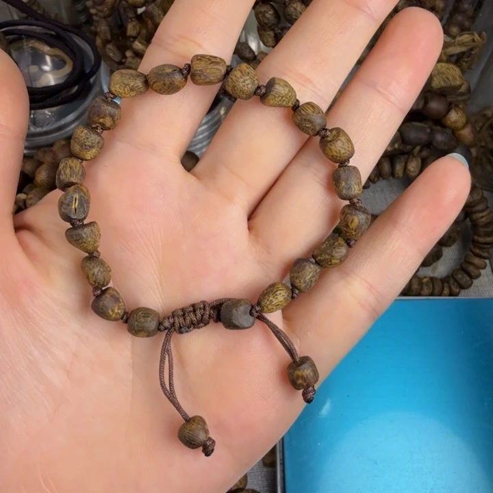 S***伍沉香碎屑沉香莺歌绿奇楠06树钉老料3克➕