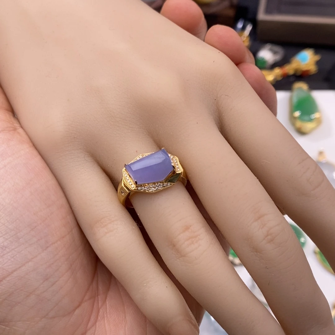 翡翠颈饰18K金镶嵌紫罗兰戒指