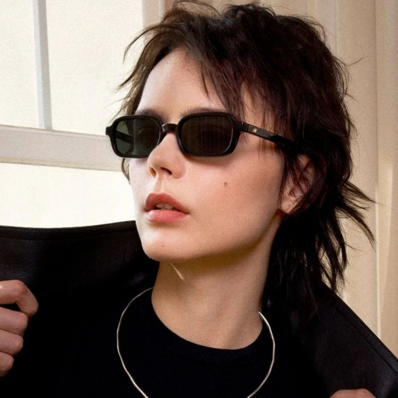 新款欧美复古文艺范小框时尚个性太阳镜女防紫外线出街神器显脸小