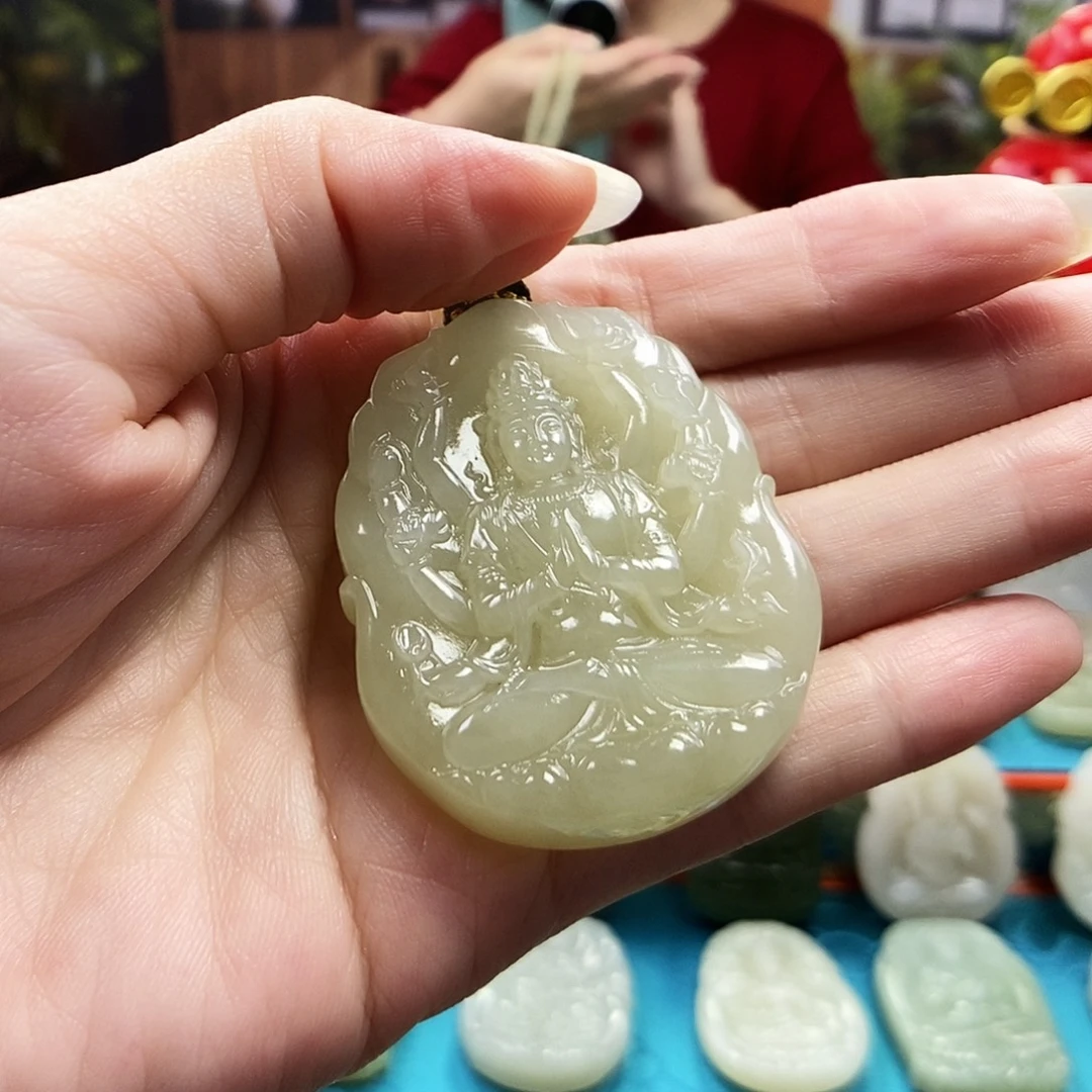 垚***宇和田玉未镶嵌颈饰