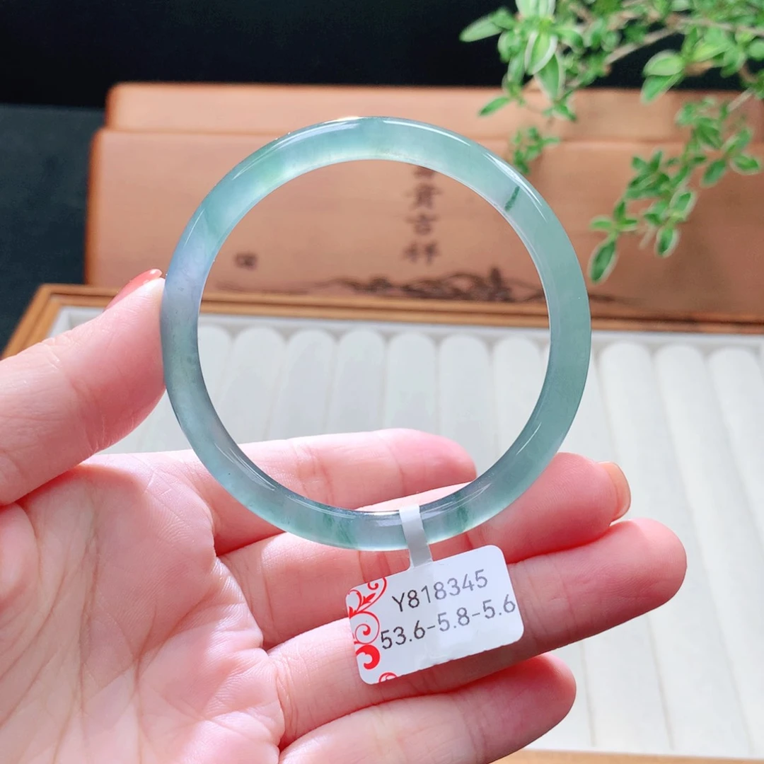 未镶嵌手镯（圆镯）翡翠